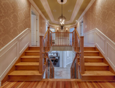 Concevoir un escalier habillé sur mesure pour l&rsquo;intérieur moderne