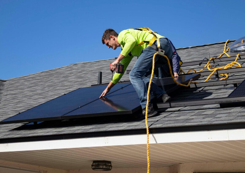 Otovo : avis comparatifs avec d&rsquo;autres fournisseurs d&rsquo;énergie renouvelable